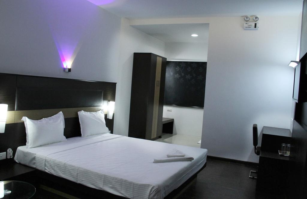 Hotel The Home Tiruppur Exteriör bild