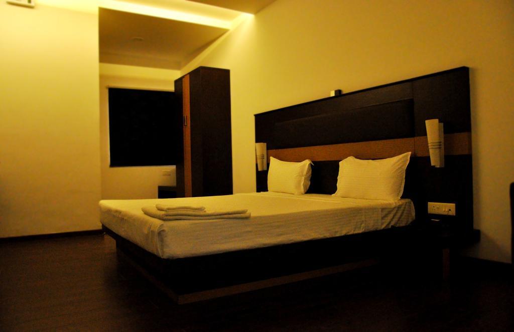 Hotel The Home Tiruppur Exteriör bild