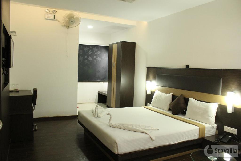 Hotel The Home Tiruppur Exteriör bild