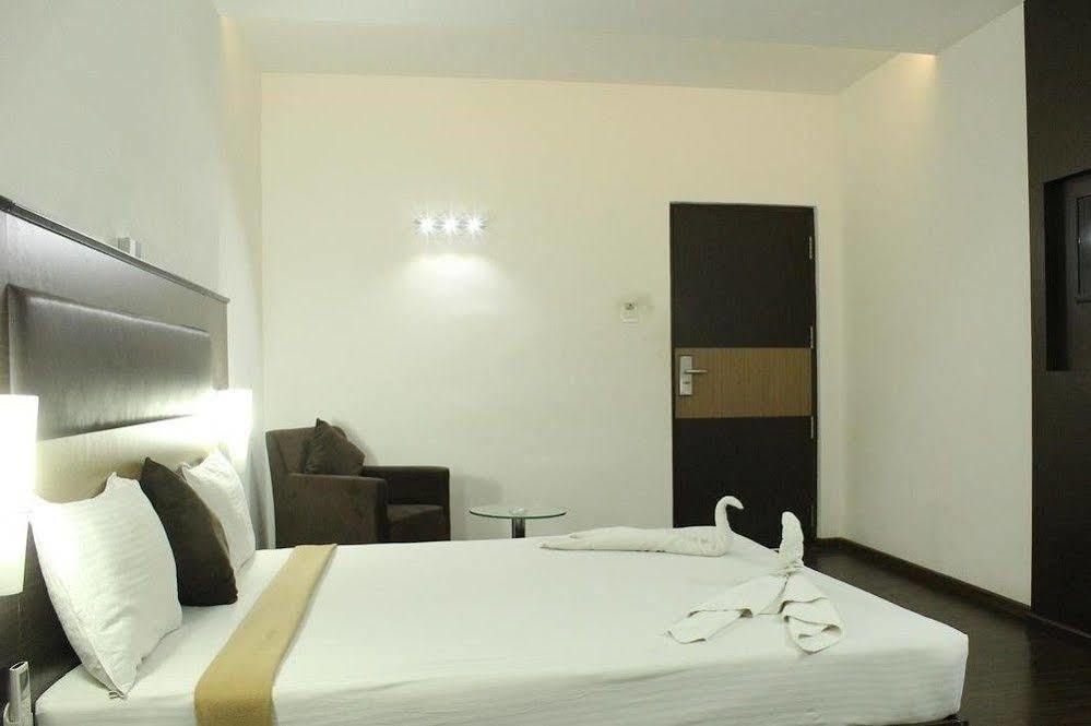 Hotel The Home Tiruppur Exteriör bild